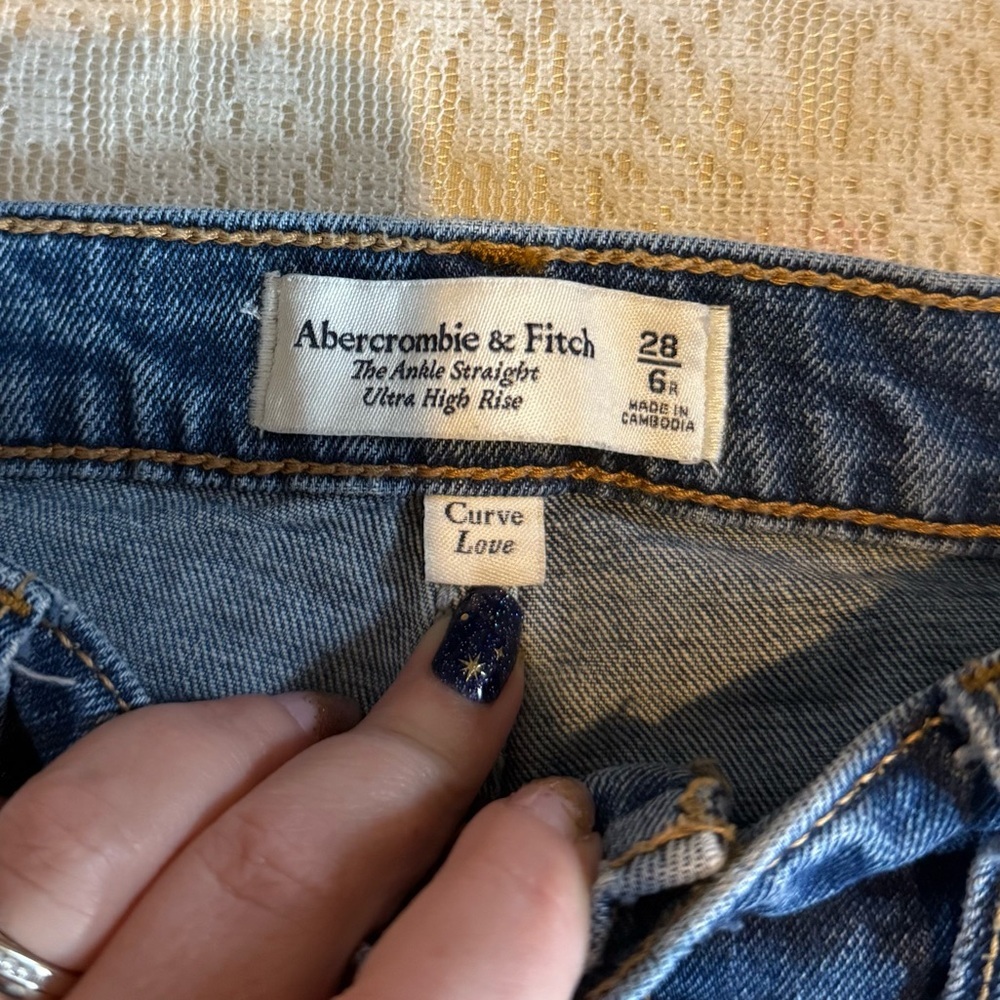 Abercrombie & Fitch the ankle straight ultra high rise distressed jeans - Picture 3 of 9